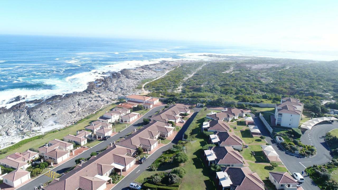 Апартаменты Hermanus Beach Club Экстерьер фото